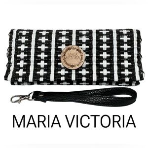MARIA VICTORIA Black and White Woven PVC Wristlet Clutch Round Wooden Emblem